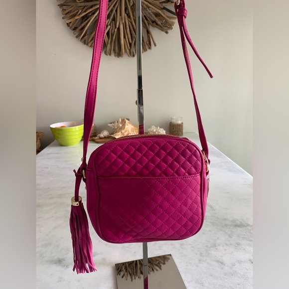Isaac Mizrahi Bridgehampton Quilted Crossbody Purse.Rare Hot Pink, NWOT, Leather - Picture 3 of 11